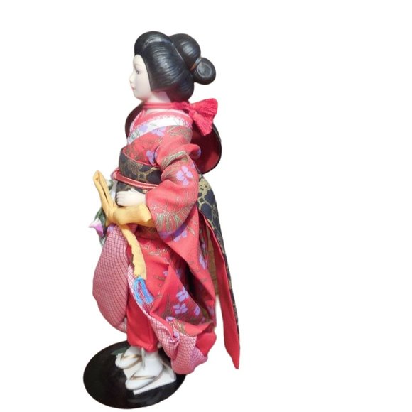 Avon International Doll Figurine  1990 "Masako from Japan" with Stand - Picture 5 of 12